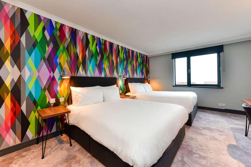 Village Hotel Cardiff Rum bild